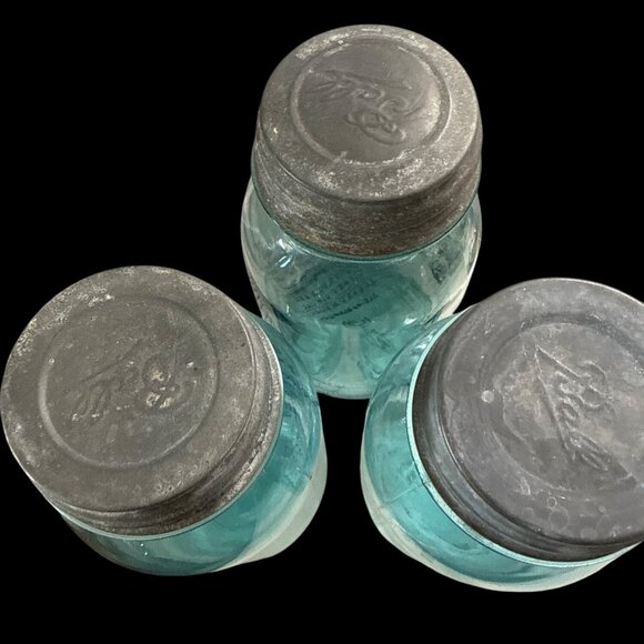 Vintage 1923-1933 Ball Perfect Mason 3 Blue Glass Quart Canning Jars Zinc Lids - Picture 2 of 3